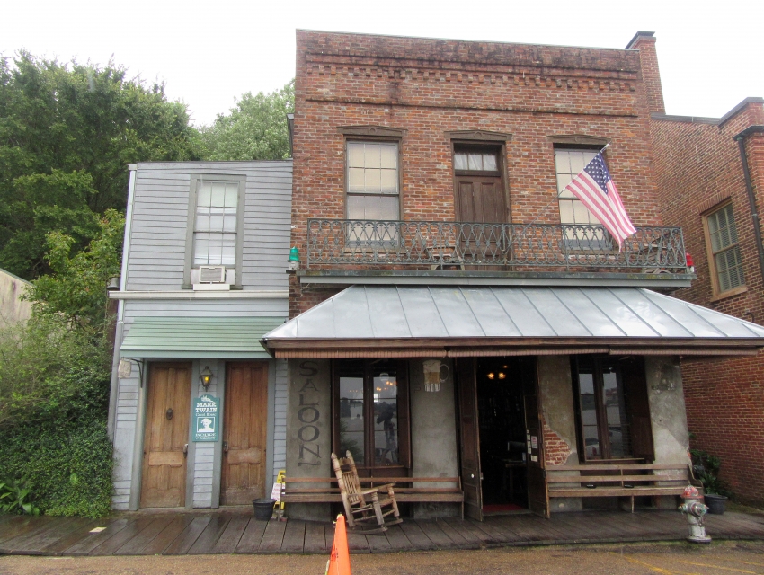 T-shirt Vintage Under The Hill Saloon 2XL - Motif Architecture Mississippi Natchez, Années 90, Gris