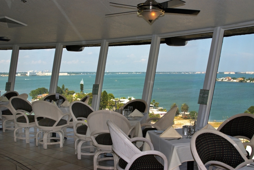 Spinners Rooftop Revolving Lounge, St. Petersburg Beach cityseeker